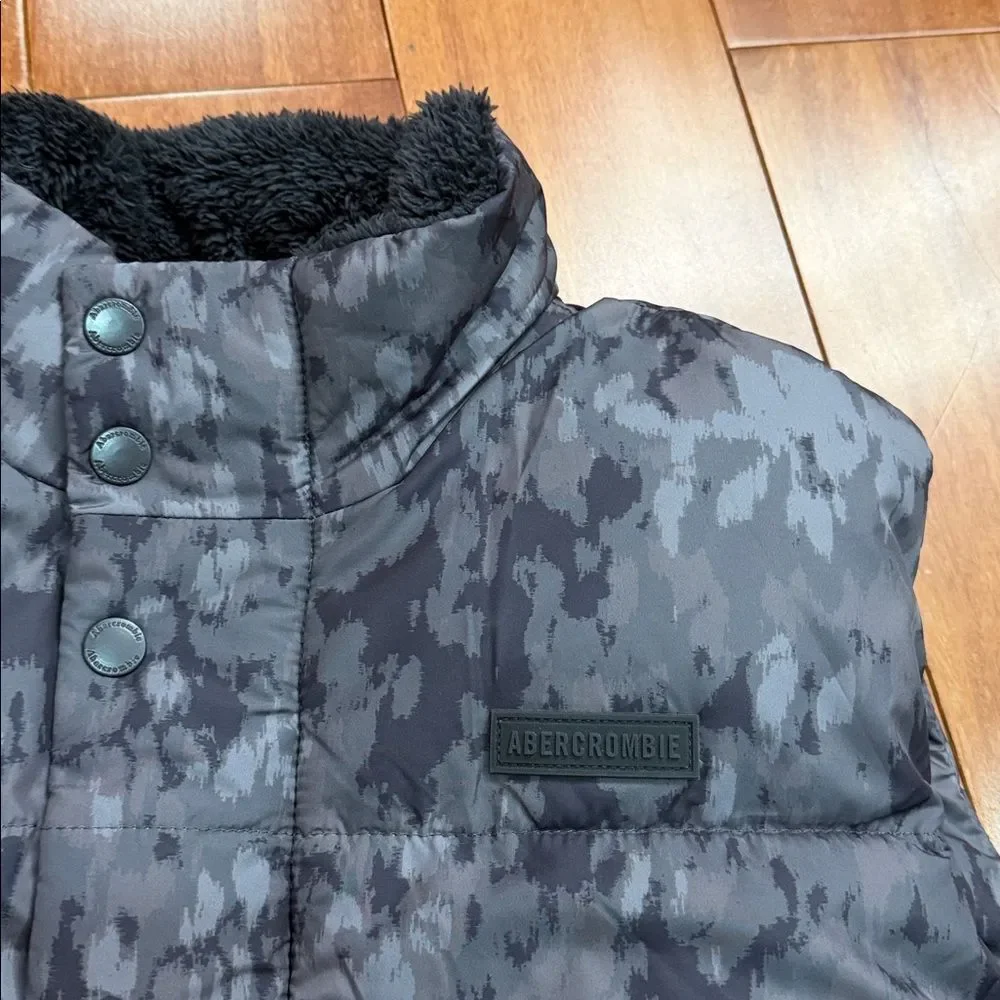 NWT Abercrombie Kids Gray Camo Puffer‎ Fleece Lined Vest Jacket Size 17/18